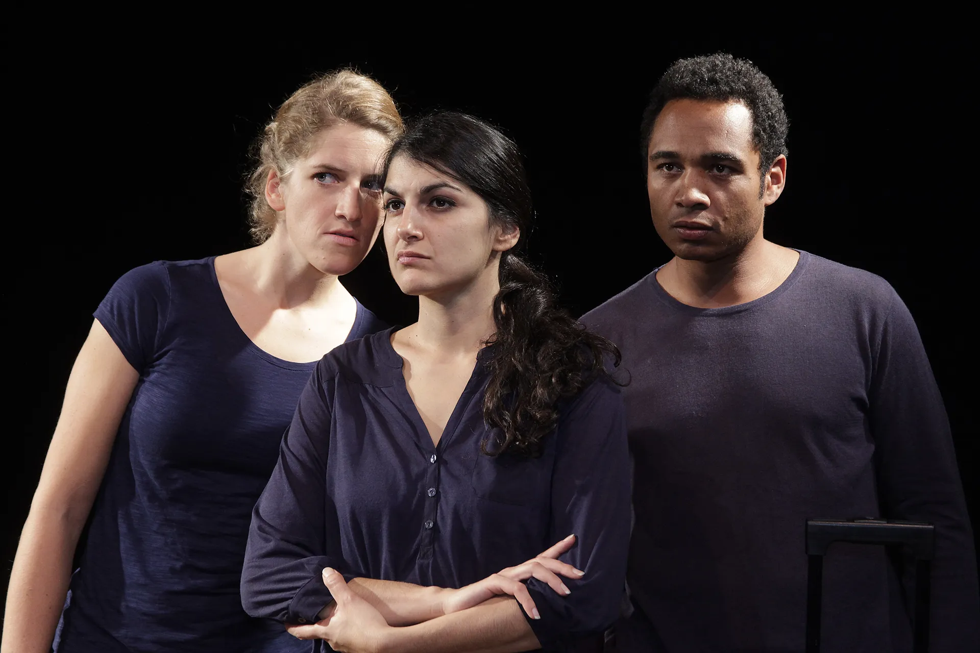 3 persons acting – scene image